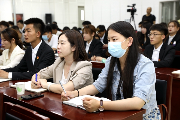 聆听2.JPG